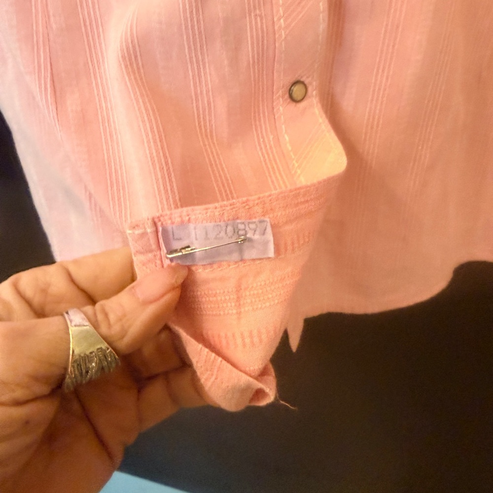 Ariat EUC pink floral pin stripe pearl snap closure blouse. Patched sleeves sz S - Picture 14 of 14